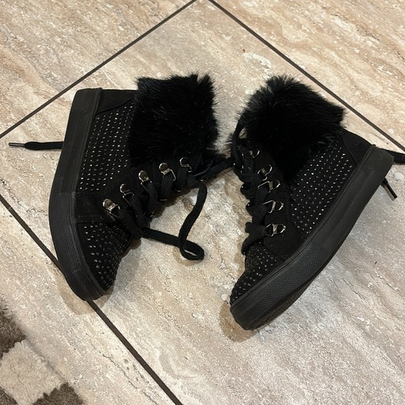 Black KidPik fur topped sneaker with silver studs, size 11 - Picture 3 of 6